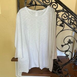 Chico's 3/4 Sleeve Button Back Seamed Tee